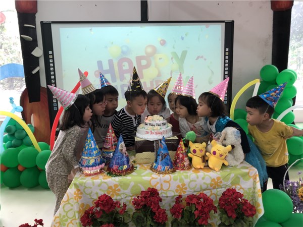 Trường mầm non Đô thị Sài Đồng tổ chức sinh nhật cho các bé tháng 2 và 3
